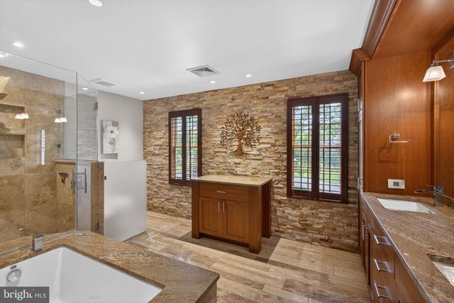 305 COTTONWOOD DR, Langhorne, PA 19047