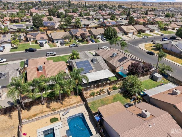 307 Fern Meadow Drive, Bakersfield, CA 93308