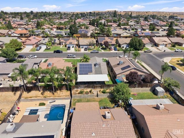 307 Fern Meadow Drive, Bakersfield, CA 93308