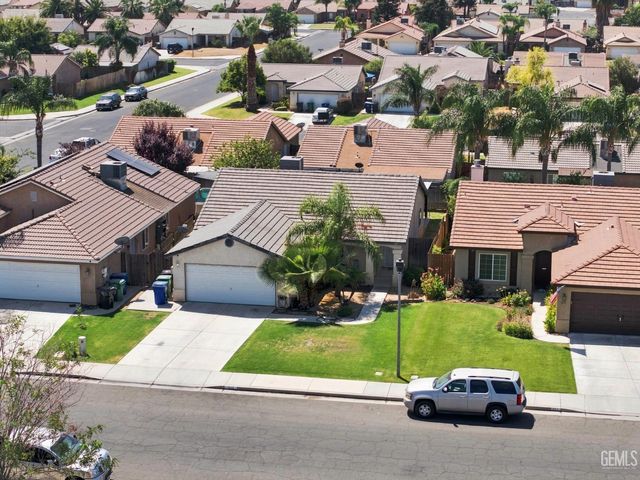 307 Fern Meadow Drive, Bakersfield, CA 93308