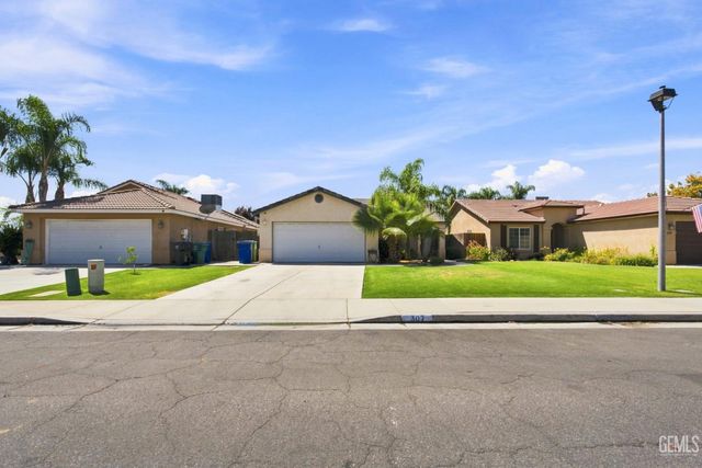 307 Fern Meadow Drive, Bakersfield, CA 93308