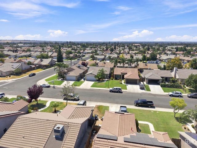 307 Fern Meadow Drive, Bakersfield, CA 93308