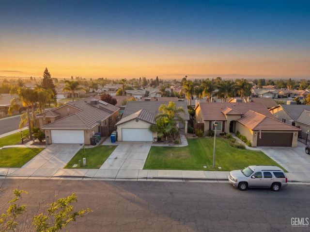307 Fern Meadow Drive, Bakersfield, CA 93308