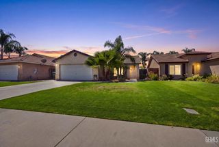 307 Fern Meadow Drive, Bakersfield, CA 93308