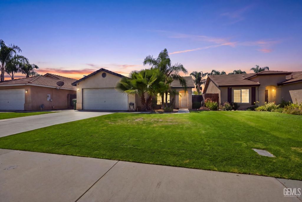 307 Fern Meadow Drive, Bakersfield, CA 93308