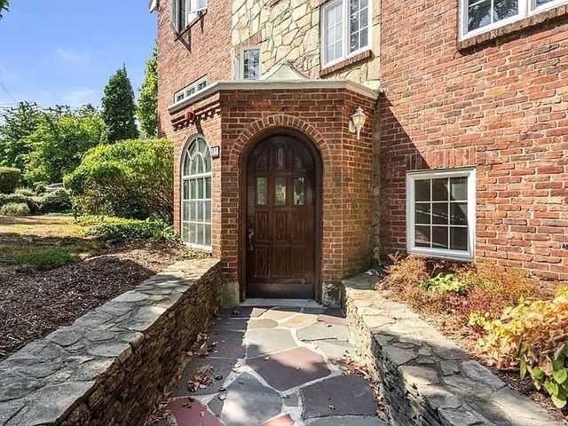 549 Centre St 2, Newton, MA 02458