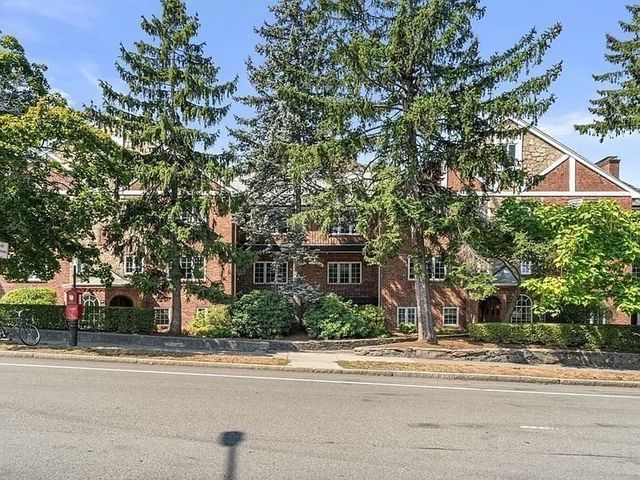 549 Centre St 2, Newton, MA 02458