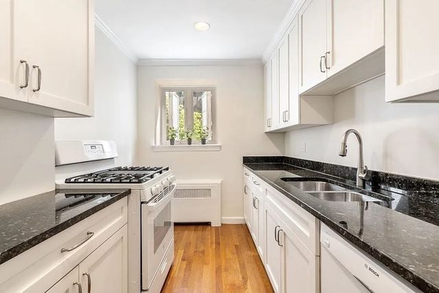 549 Centre St 2, Newton, MA 02458