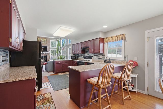 608 Lindsay Circle, North Aurora, IL 60542