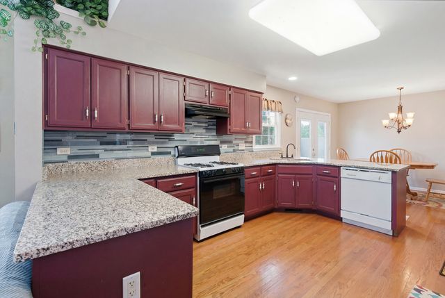 608 Lindsay Circle, North Aurora, IL 60542