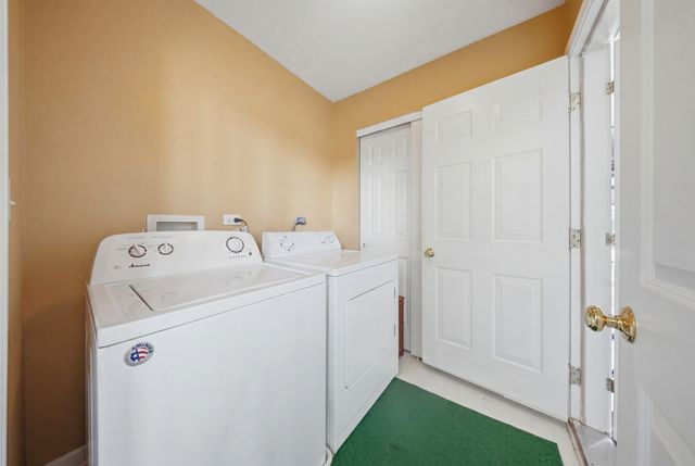608 Lindsay Circle, North Aurora, IL 60542