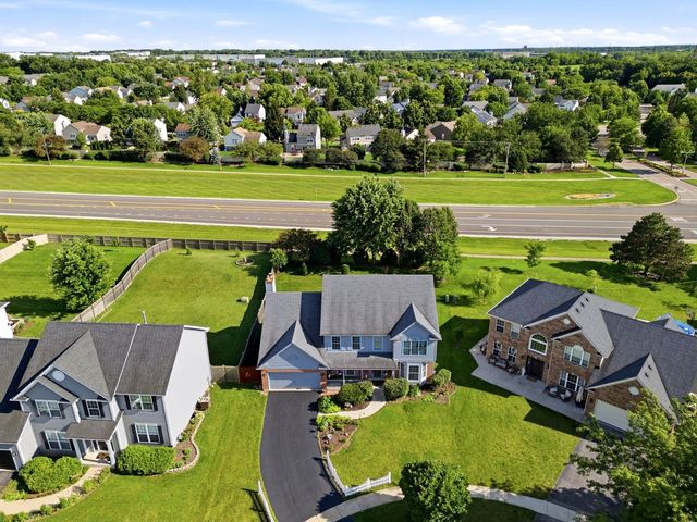 608 Lindsay Circle, North Aurora, IL 60542