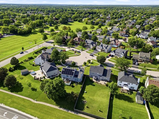 608 Lindsay Circle, North Aurora, IL 60542