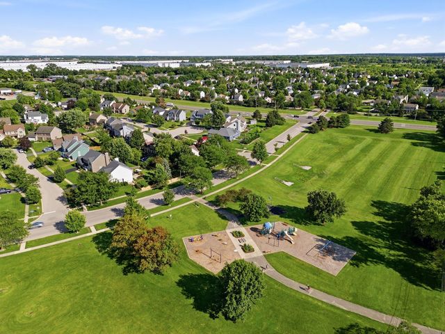 608 Lindsay Circle, North Aurora, IL 60542