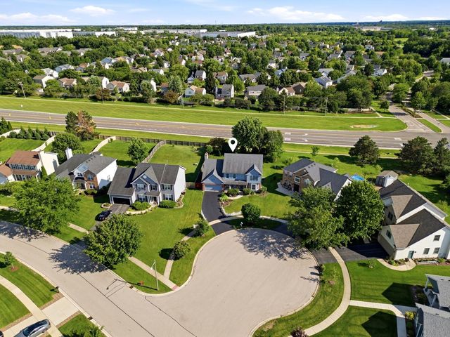 608 Lindsay Circle, North Aurora, IL 60542