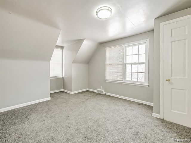 9744 Lakepointe Street, Detroit, MI 48224