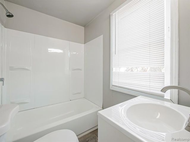 9744 Lakepointe Street, Detroit, MI 48224