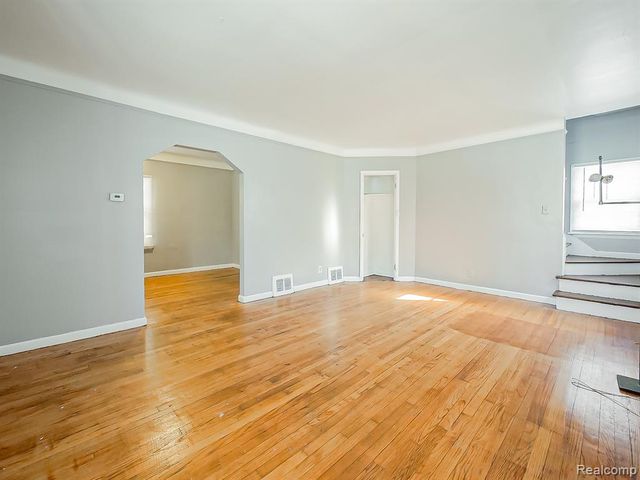 9744 Lakepointe Street, Detroit, MI 48224