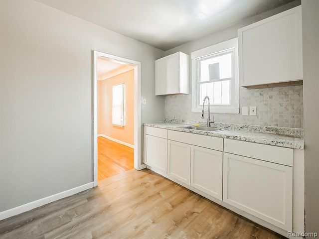 9744 Lakepointe Street, Detroit, MI 48224