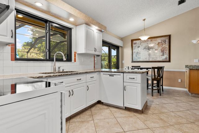 107 Executive Circle, Boynton Beach, FL 33436