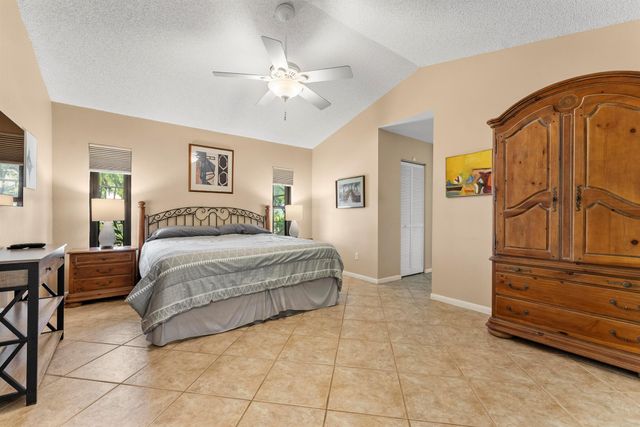 107 Executive Circle, Boynton Beach, FL 33436