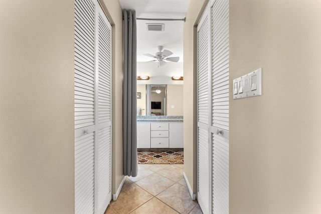 107 Executive Circle, Boynton Beach, FL 33436