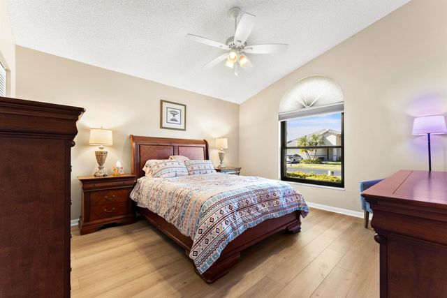 107 Executive Circle, Boynton Beach, FL 33436