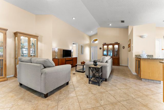 107 Executive Circle, Boynton Beach, FL 33436