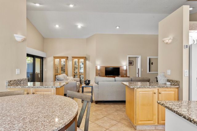 107 Executive Circle, Boynton Beach, FL 33436