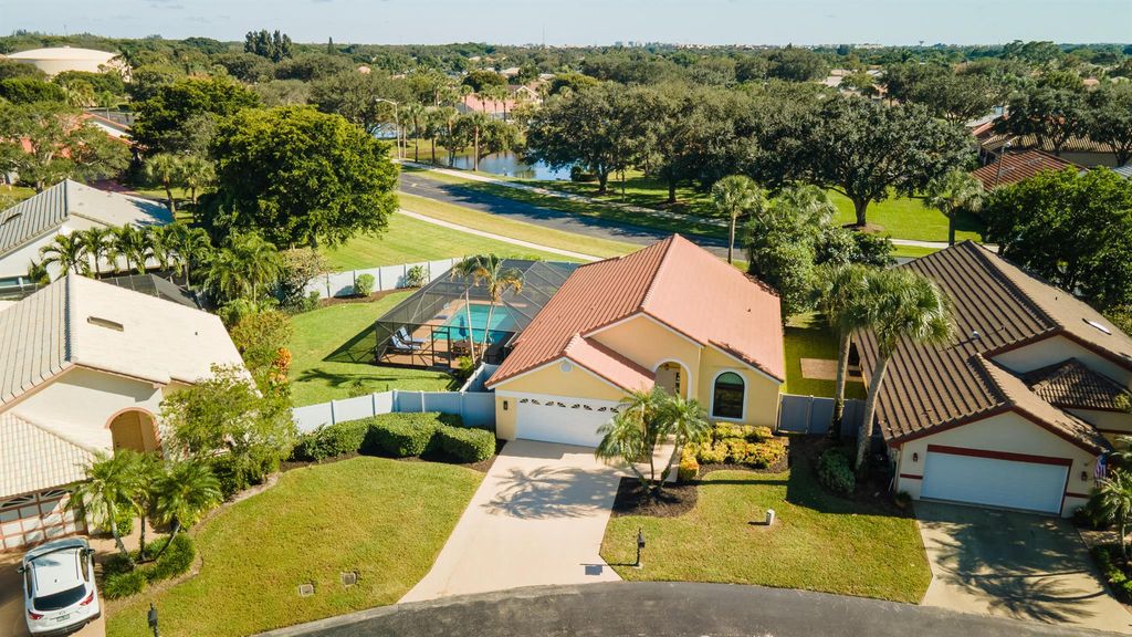 107 Executive Circle, Boynton Beach, FL 33436