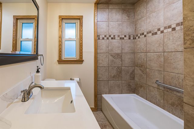 211 E 39TH Street, Erie, PA 16504