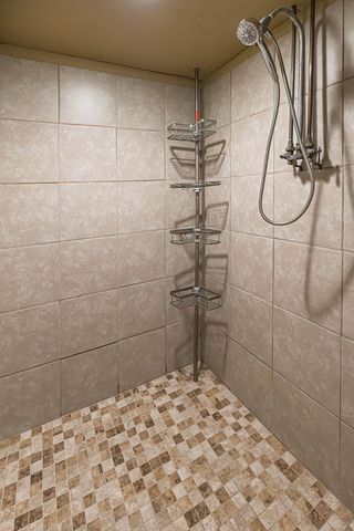 211 E 39TH Street, Erie, PA 16504