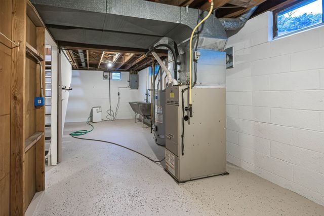 211 E 39TH Street, Erie, PA 16504