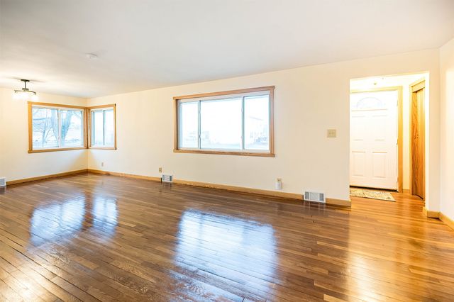 211 E 39TH Street, Erie, PA 16504