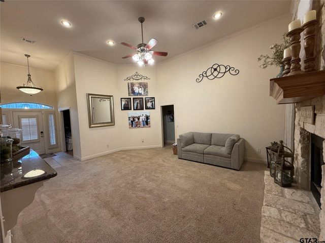 910 Holly Hill Ln, Mount Pleasant, TX 75455