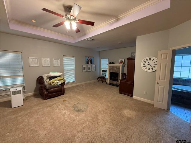 910 Holly Hill Ln, Mount Pleasant, TX 75455