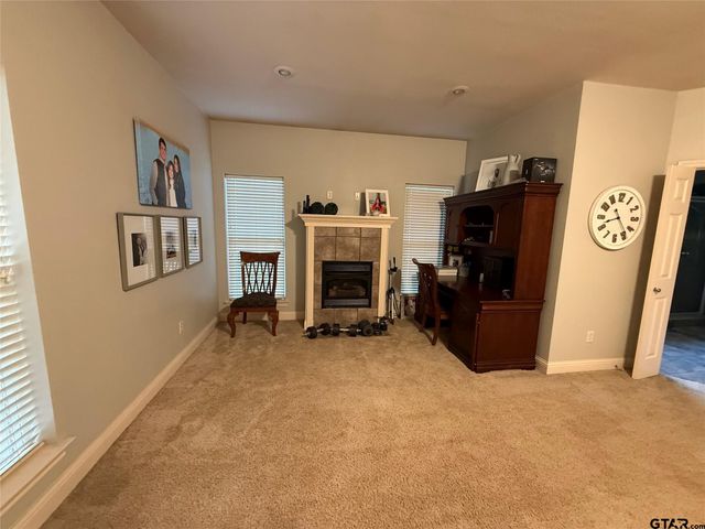 910 Holly Hill Ln, Mount Pleasant, TX 75455
