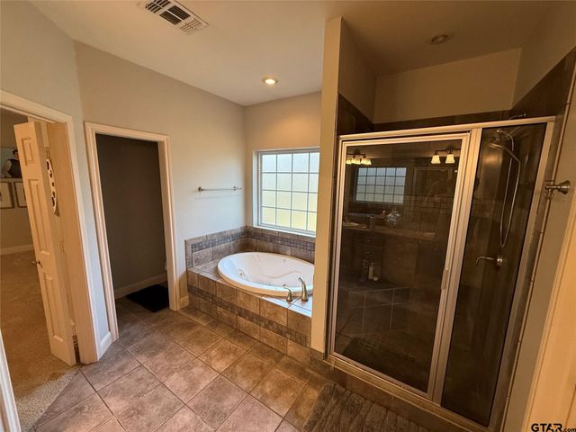 910 Holly Hill Ln, Mount Pleasant, TX 75455