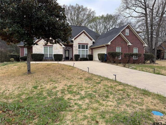 910 Holly Hill Ln, Mount Pleasant, TX 75455
