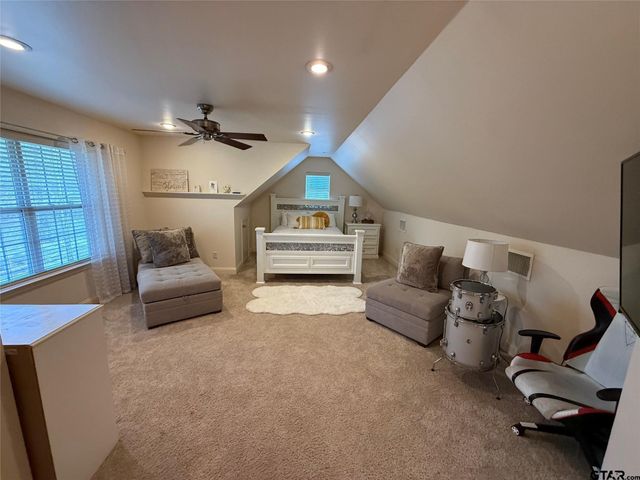 910 Holly Hill Ln, Mount Pleasant, TX 75455