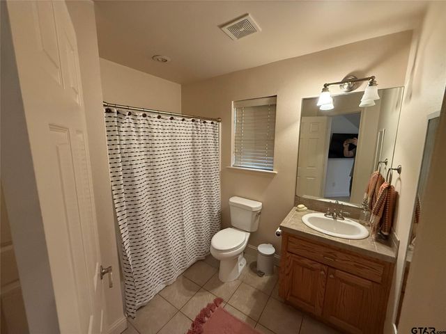 910 Holly Hill Ln, Mount Pleasant, TX 75455