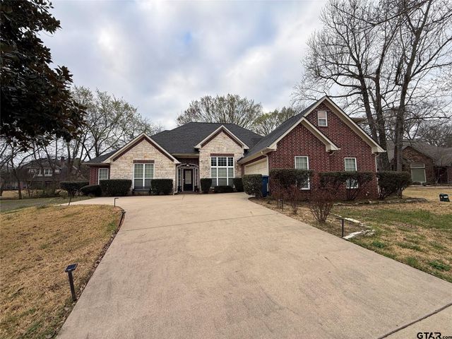 910 Holly Hill Ln, Mount Pleasant, TX 75455