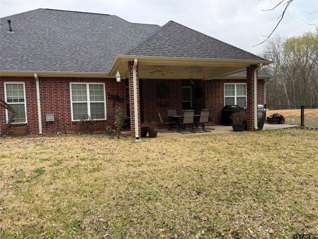 910 Holly Hill Ln, Mount Pleasant, TX 75455