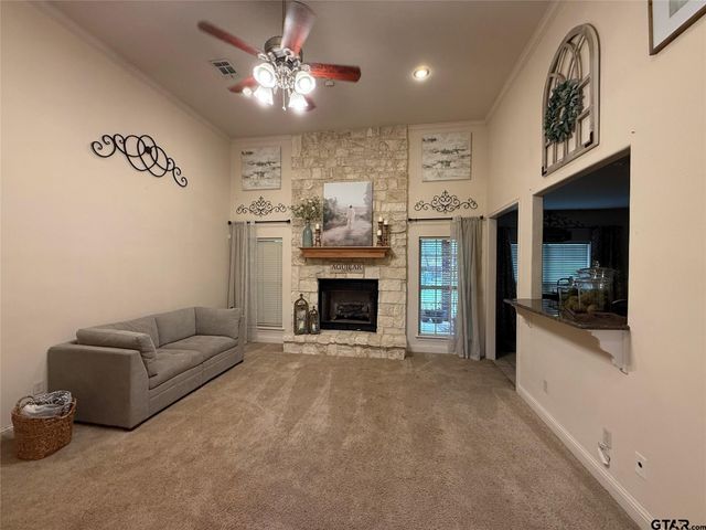 910 Holly Hill Ln, Mount Pleasant, TX 75455