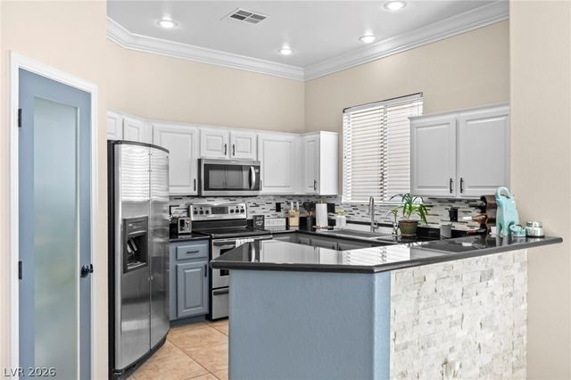 174 Twin Towers Avenue, Las Vegas, NV 89123