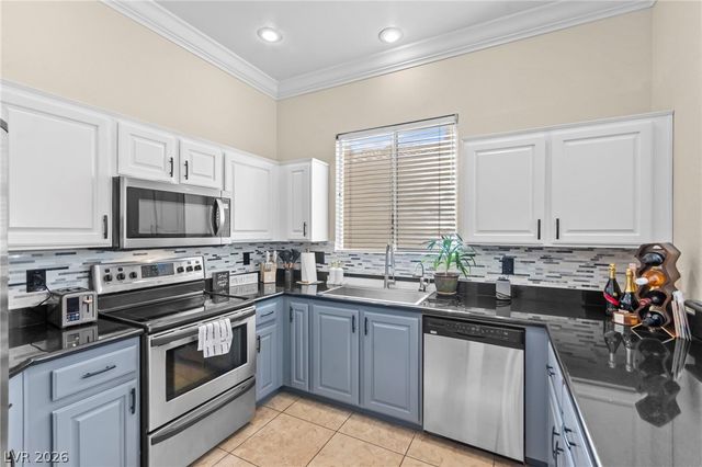 174 Twin Towers Avenue, Las Vegas, NV 89123