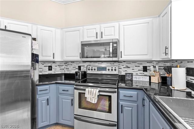 174 Twin Towers Avenue, Las Vegas, NV 89123