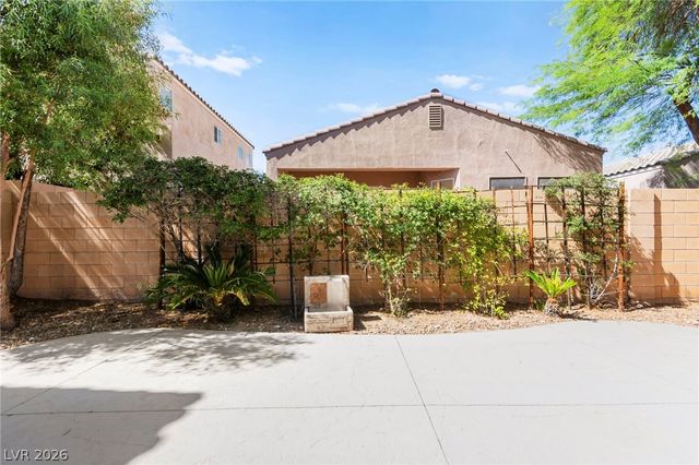 174 Twin Towers Avenue, Las Vegas, NV 89123