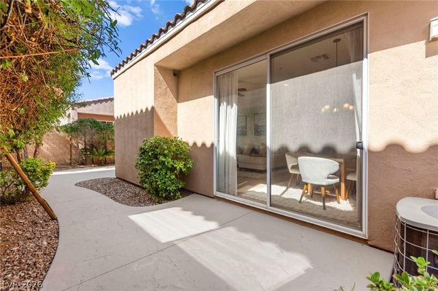 174 Twin Towers Avenue, Las Vegas, NV 89123