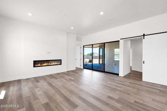 553 W Cavalry Road, New River, AZ 85087